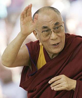 Dalai Lama uron Kryeministrin Thaçi