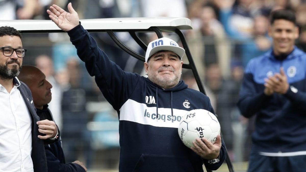 Maradona jep dorëheqje si trajner i klubit argjentinas Gimnasia