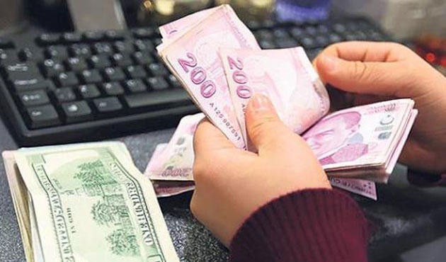 Lira turke dobësohet përballë dollarit 
