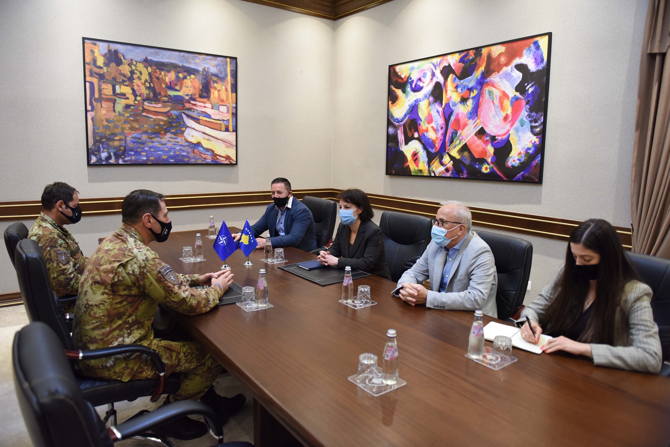 Ministrja Gërvalla njofton komandantin Federici me prioritetet e politikës së jashtme