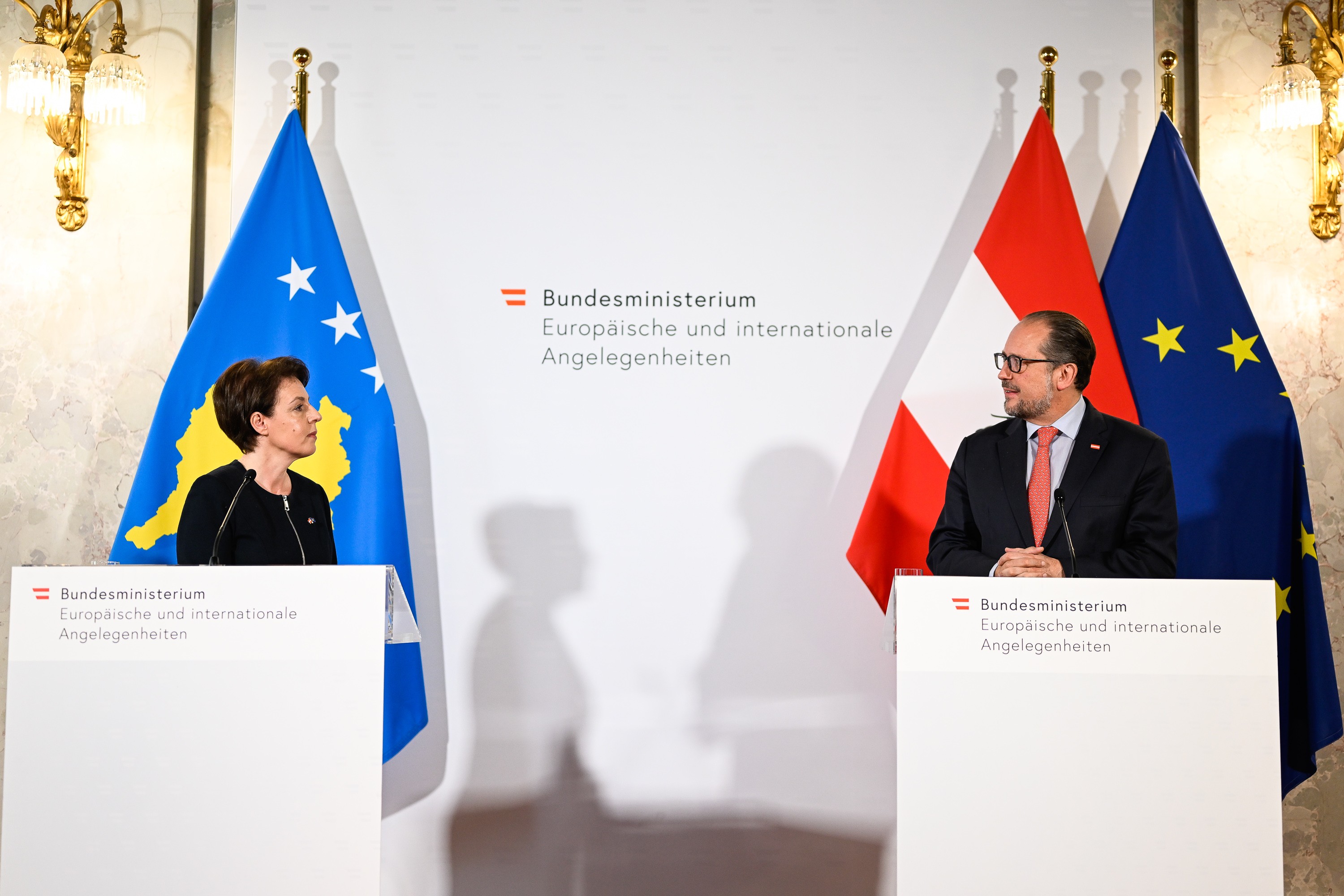 Ministrja Gërvalla-Schwarz me ministren austriake foli për reformat në Kosovë