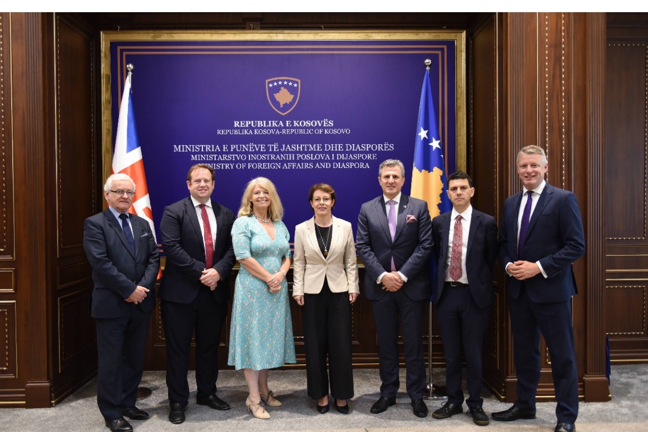 Ministrja Gërvalla priti në takim delegacionin britanez
