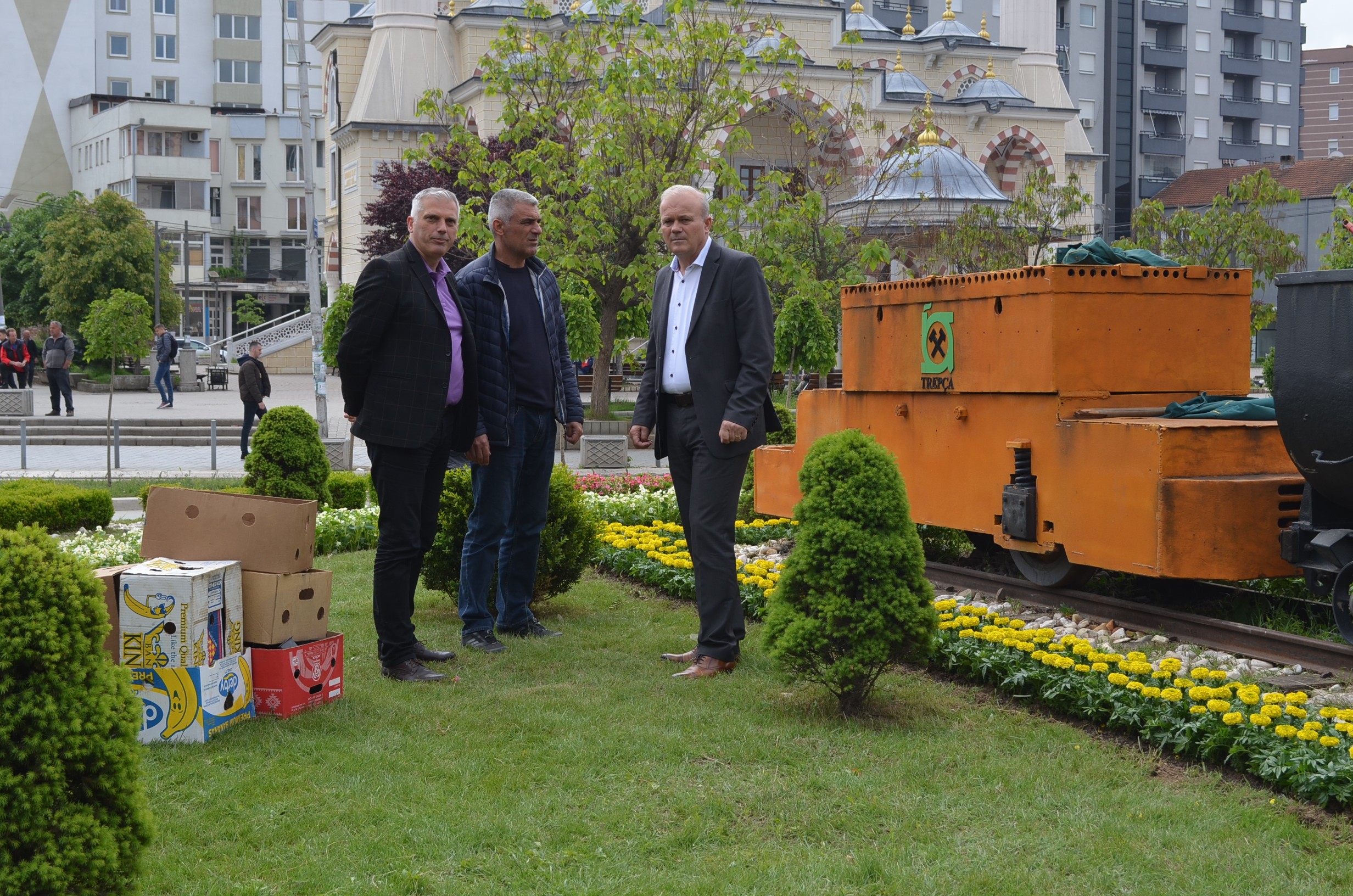 Fillon mbjellja e luleve në hapësirat publike në qytetin e Mitrovicës
