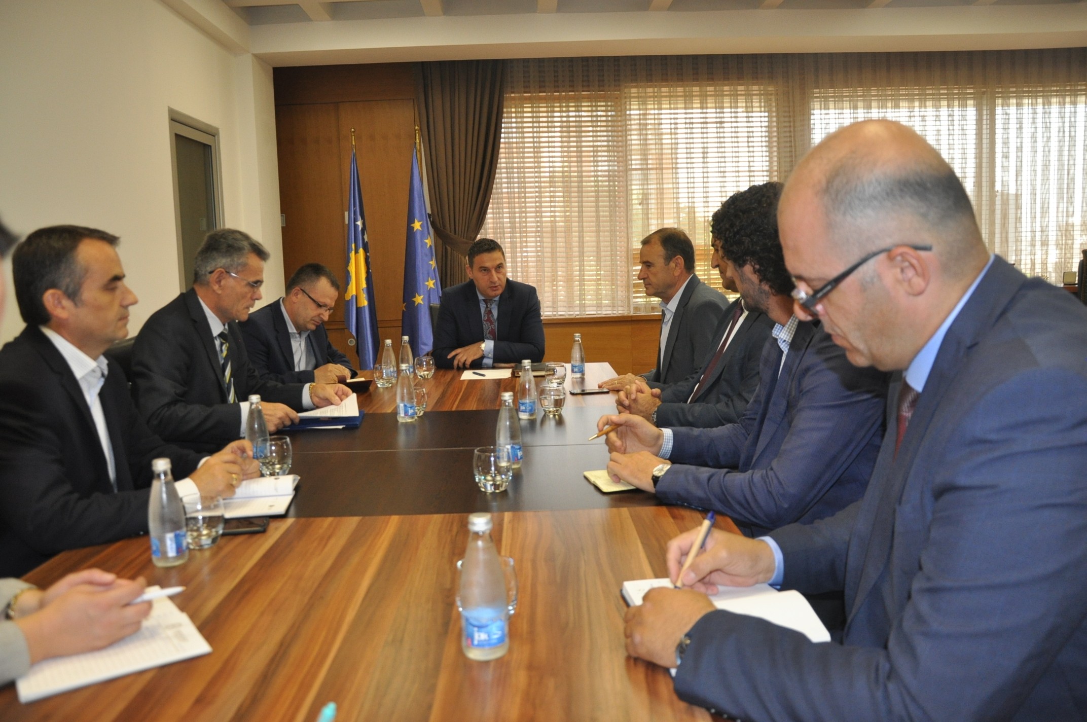 Ministri Bytyqi takoi rektorët e universiteteve publike