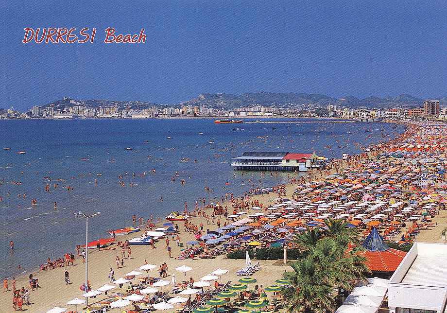 Jahtet turistike vërshojnë në portin Durrësit