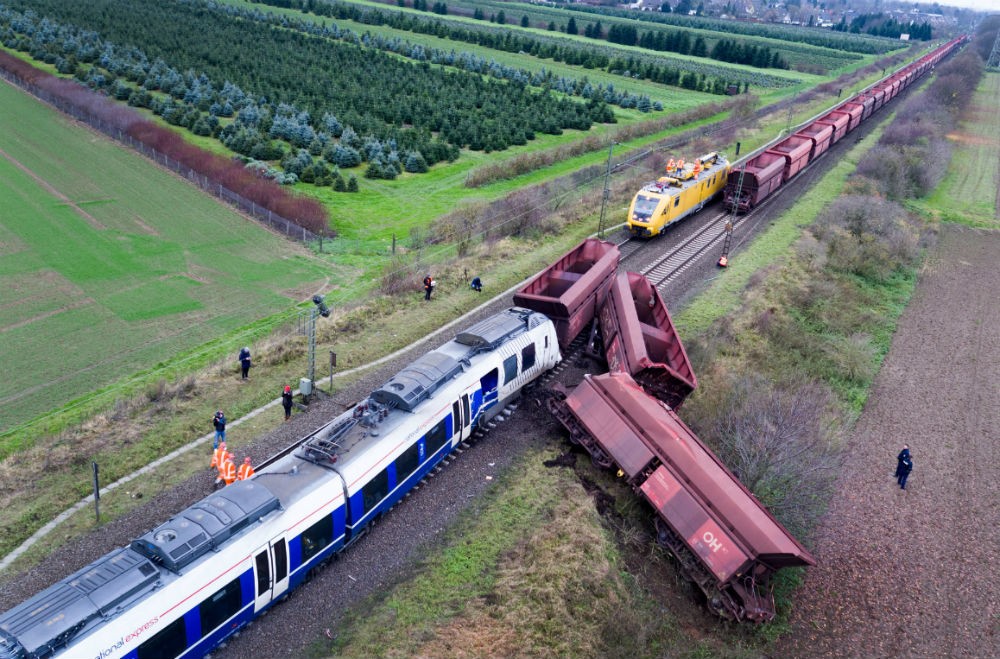 Përplasen dy trena në Gjermani, mbi 30 të plagosur