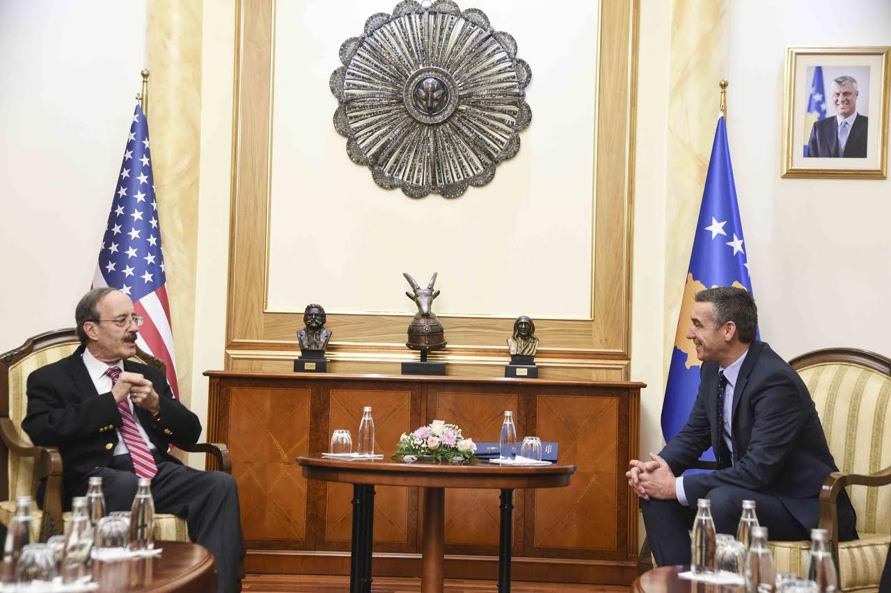 Kongresmeni Eliot Engel vazhdon vizitën në Kosovë