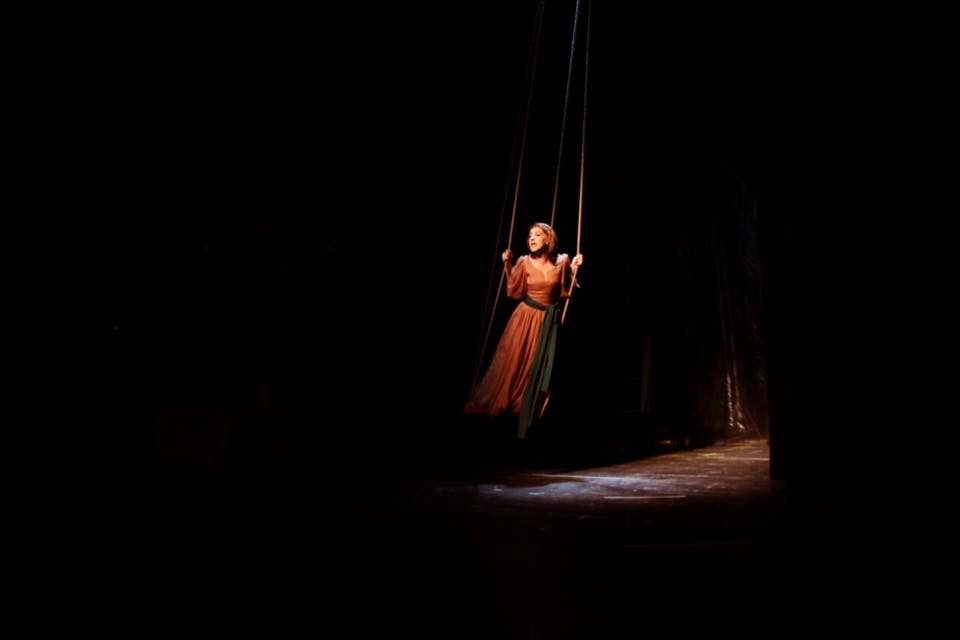 Fati i një gruaje vije në skenën e Teatrit të Gjilanit  