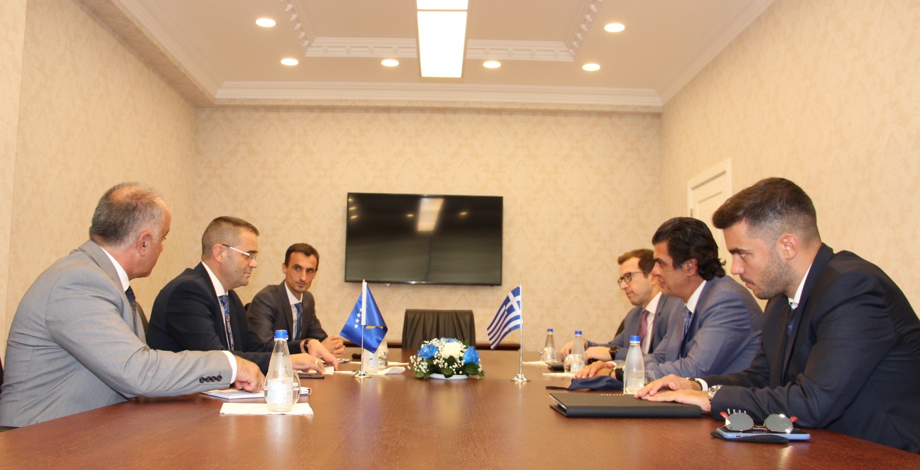 Guvernatori Mehmeti fton bizneset greke të rritin investimet në Kosovë