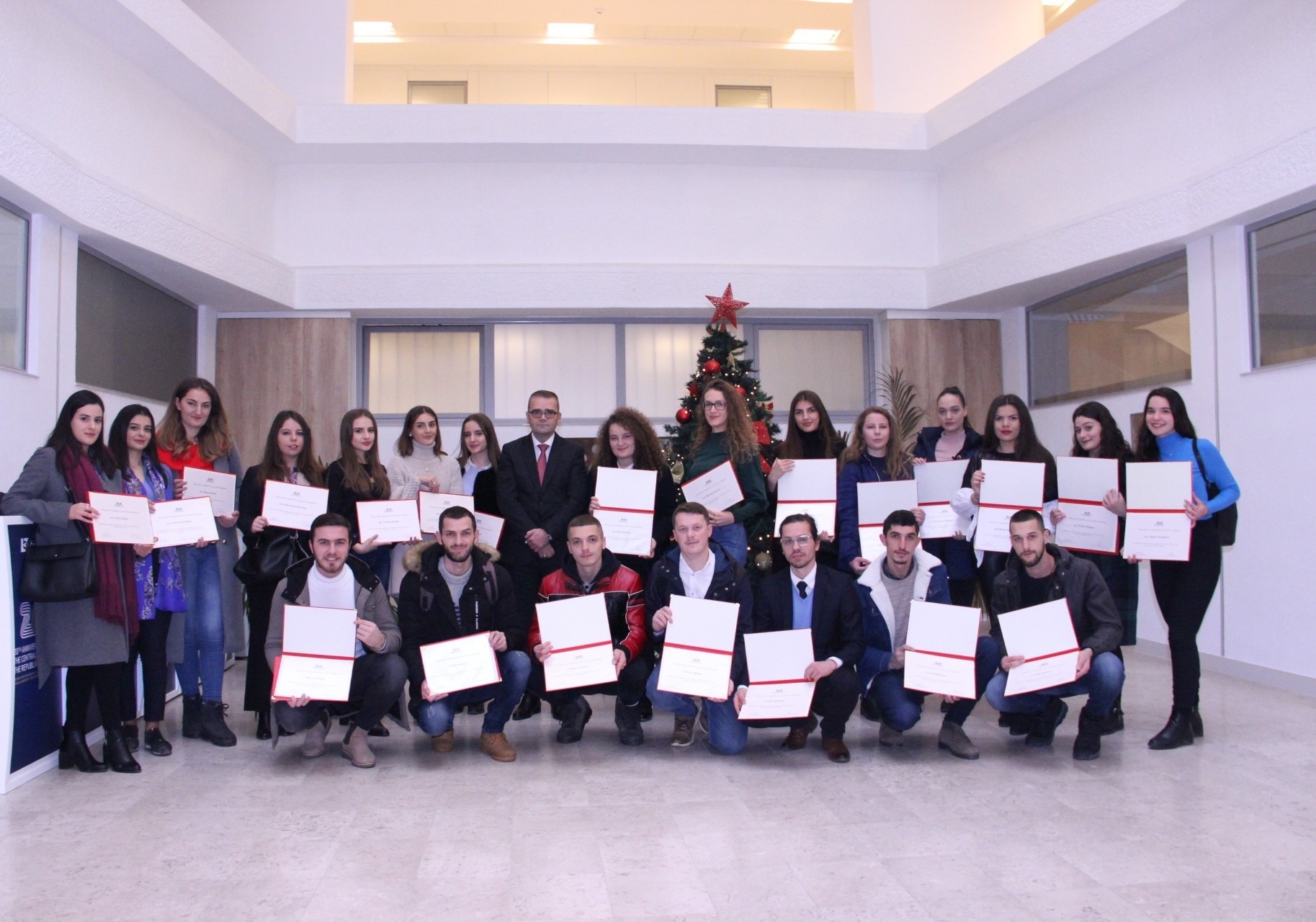 Guvernatori ndan certifikata për 31 studentët qe kanë kryer praktikë në BQK