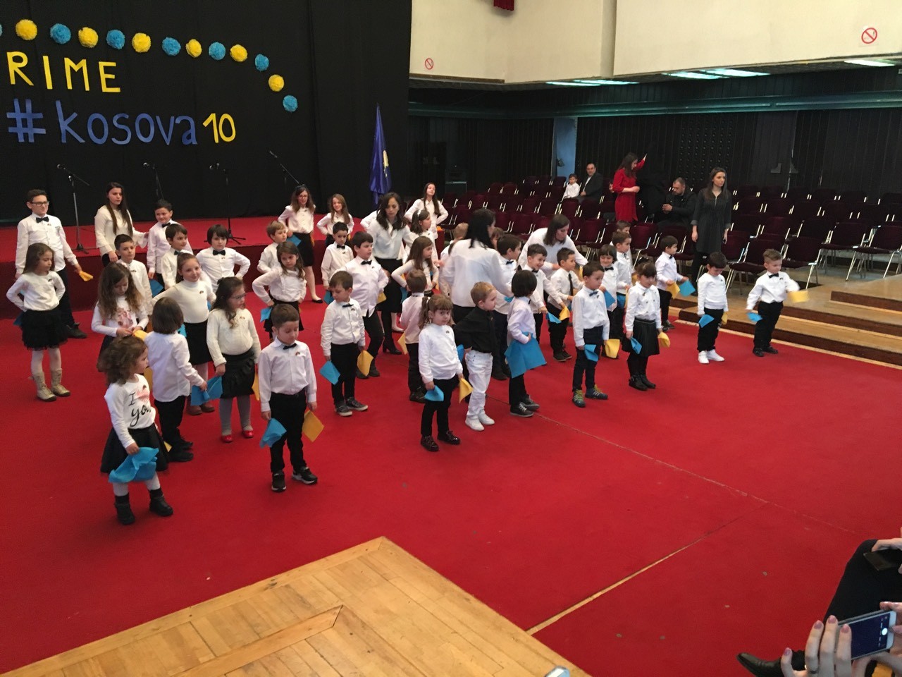 Fëmijët e Let Center shënojnë 10-vjetorin e Pavarësisë