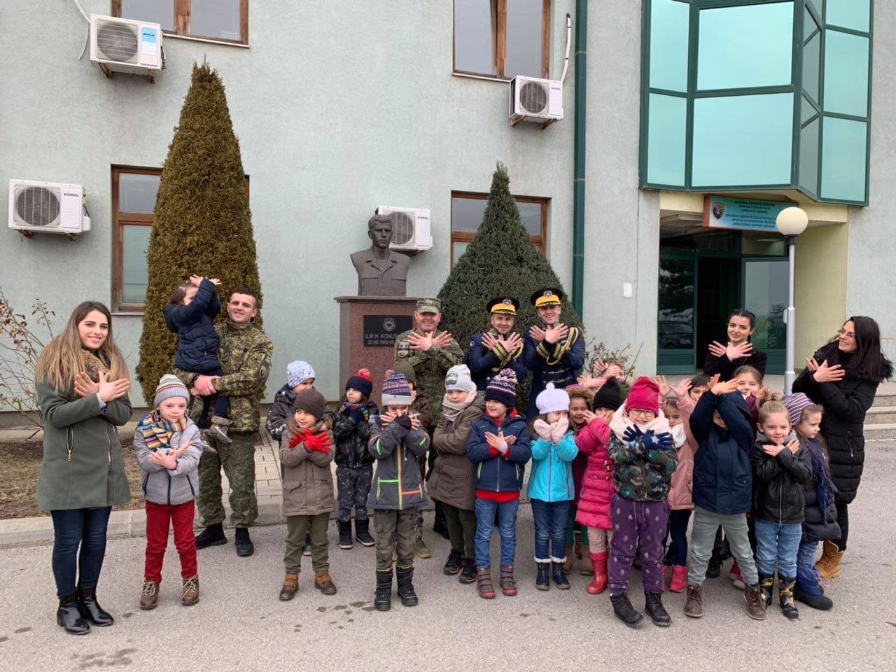 Fëmijët e LET Center vizituan Ushtrinë e Kosovës