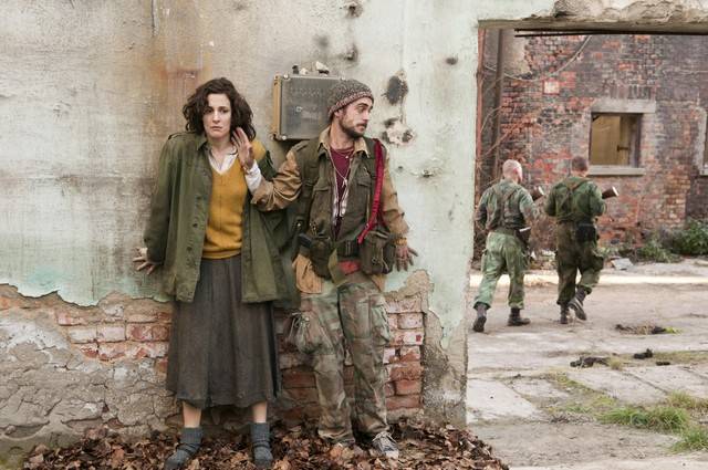 Klark vlerëson lartë filmin për luftën në Bosnjë nga Angelina Jolie