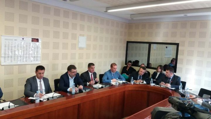 Ministri Sefaj raporton para Komisionit për Punë të Brendshme