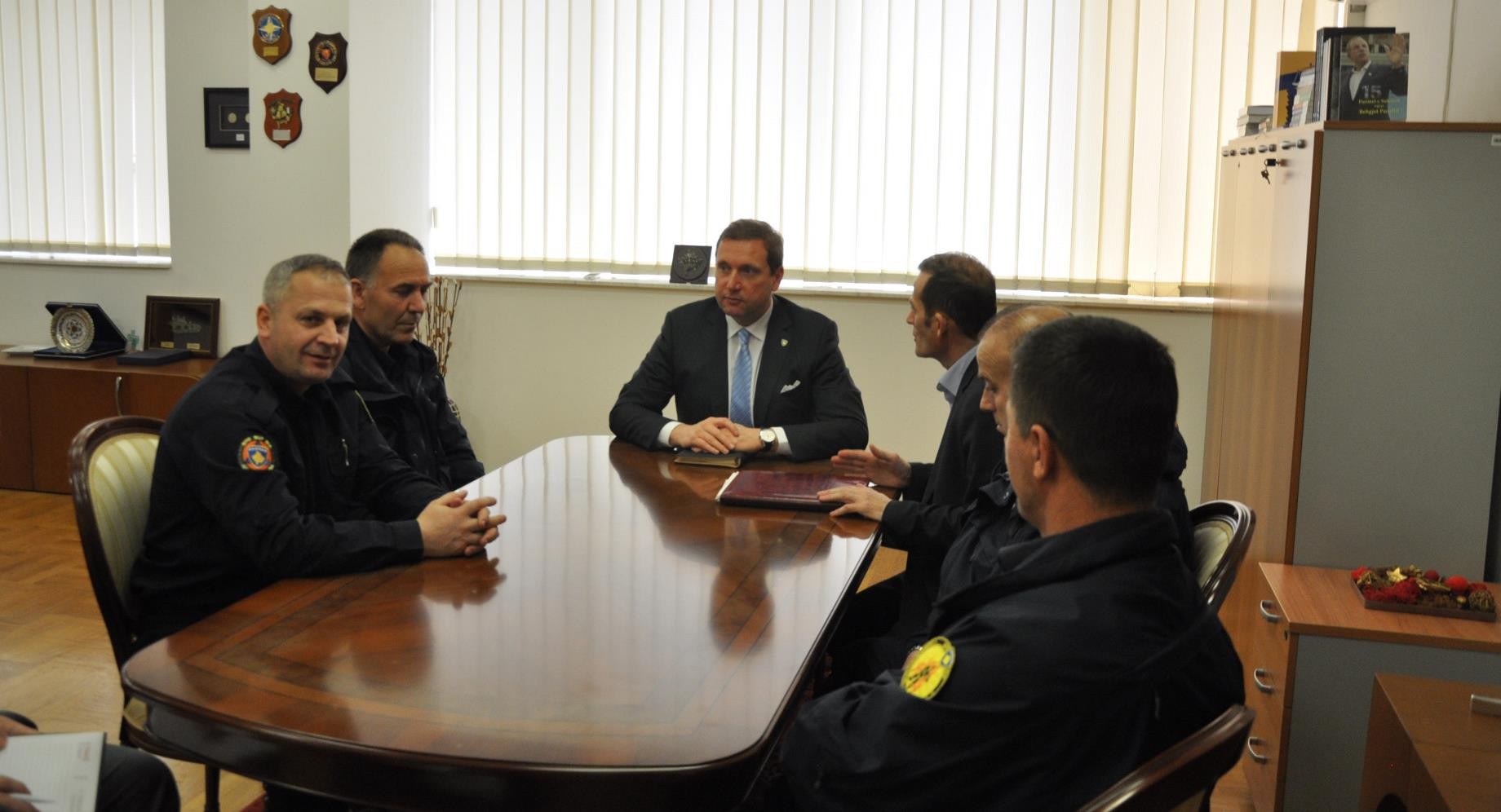 Ministri Sefaj rikonfirmoi mbështetjen për zjarrfikësit  