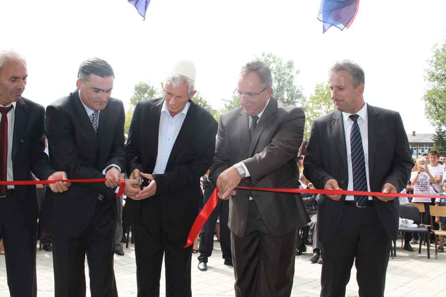 Ministri Buja përuroi objektin e ri të shkollës në Gjinoc 