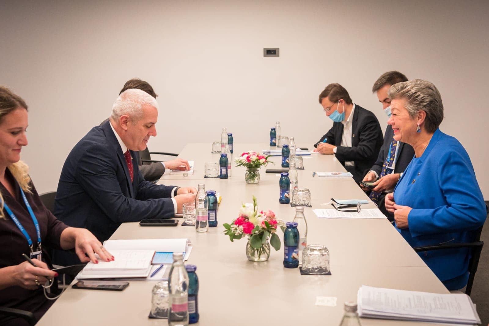 Ministri Sveçla takohet me Komisioneren Evropiane për Punët e Brendshme