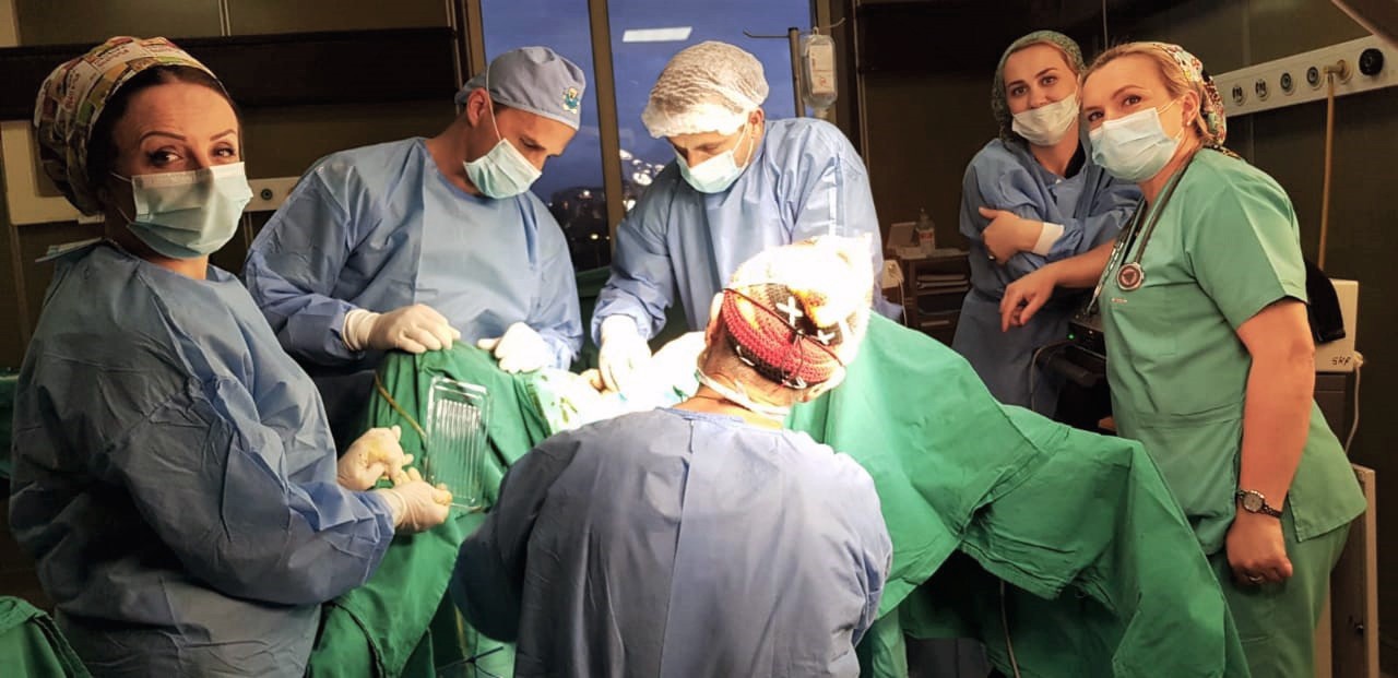  Mjeku nga Australia operon 30 fëmijë me probleme kirurgjike