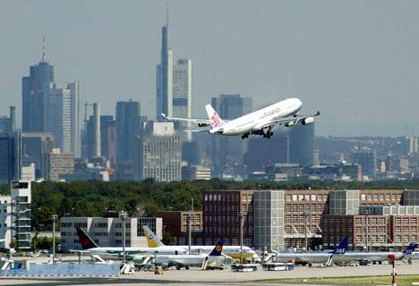 Vazhdojnë problemet nga greva në aeroportin e Frankfurtit
