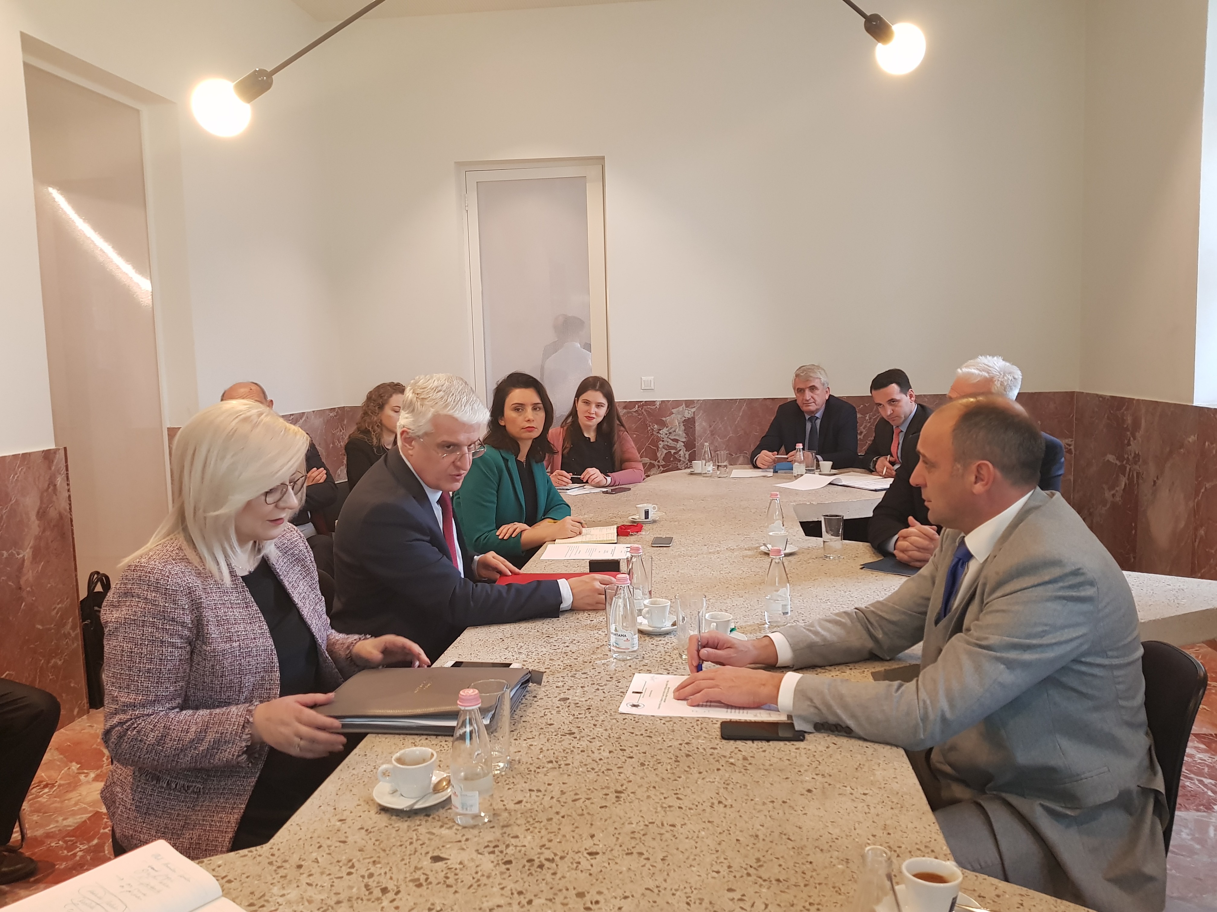 Në Tiranë mbahet takimi ndërministror Kosovë-Shqipëri 