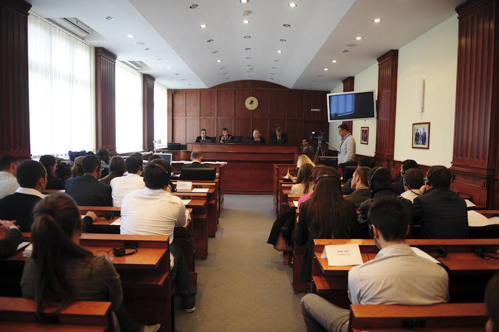 EULEX organizon gjykimin e simuluar për studentë