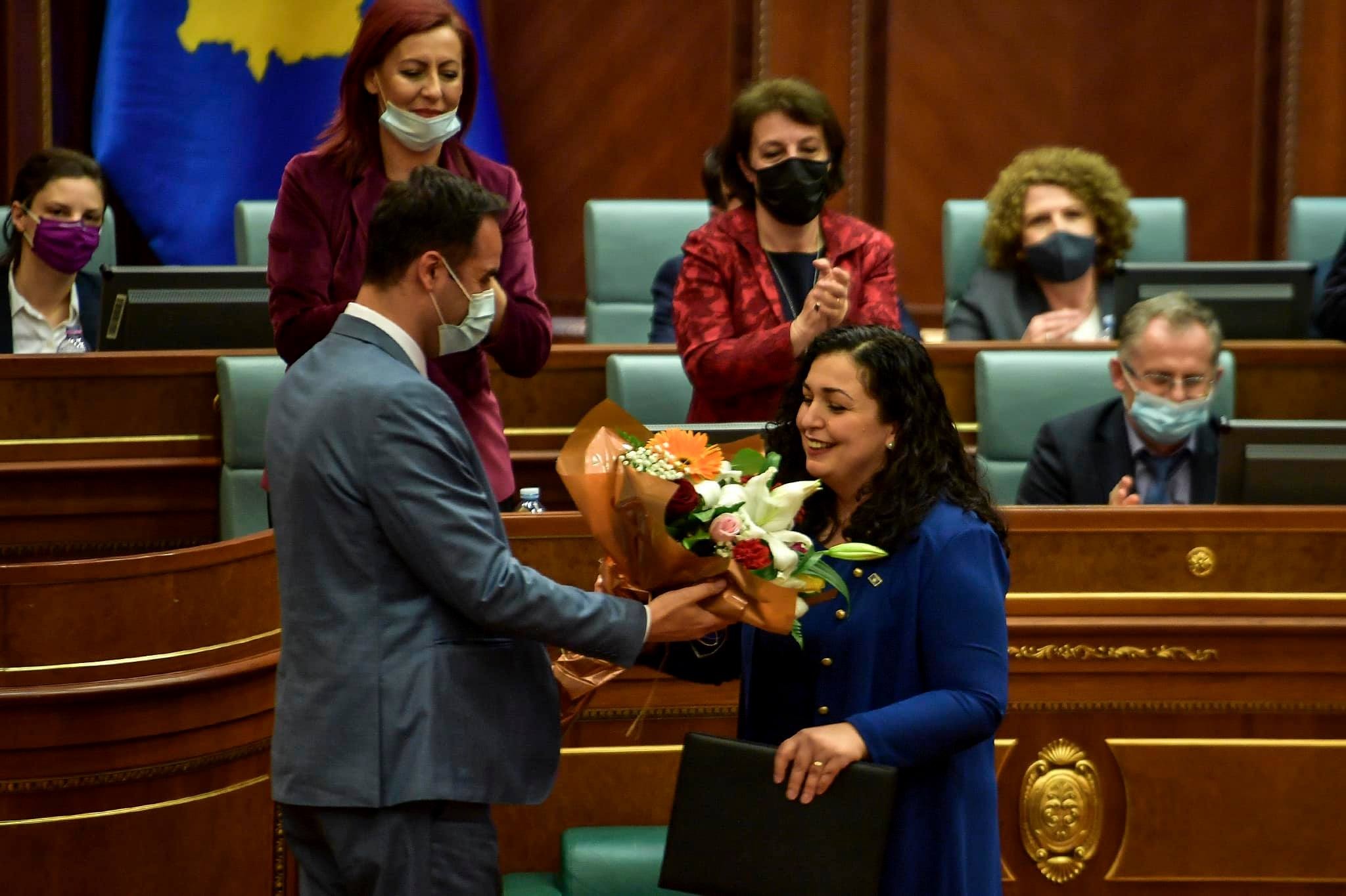Vjosa Osmani zgjedhet presidente e re e Kosovës