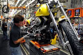 Harley Davidson kërcënohet nga tarifat, vendos të prodhojë jashtë SHBA-ve