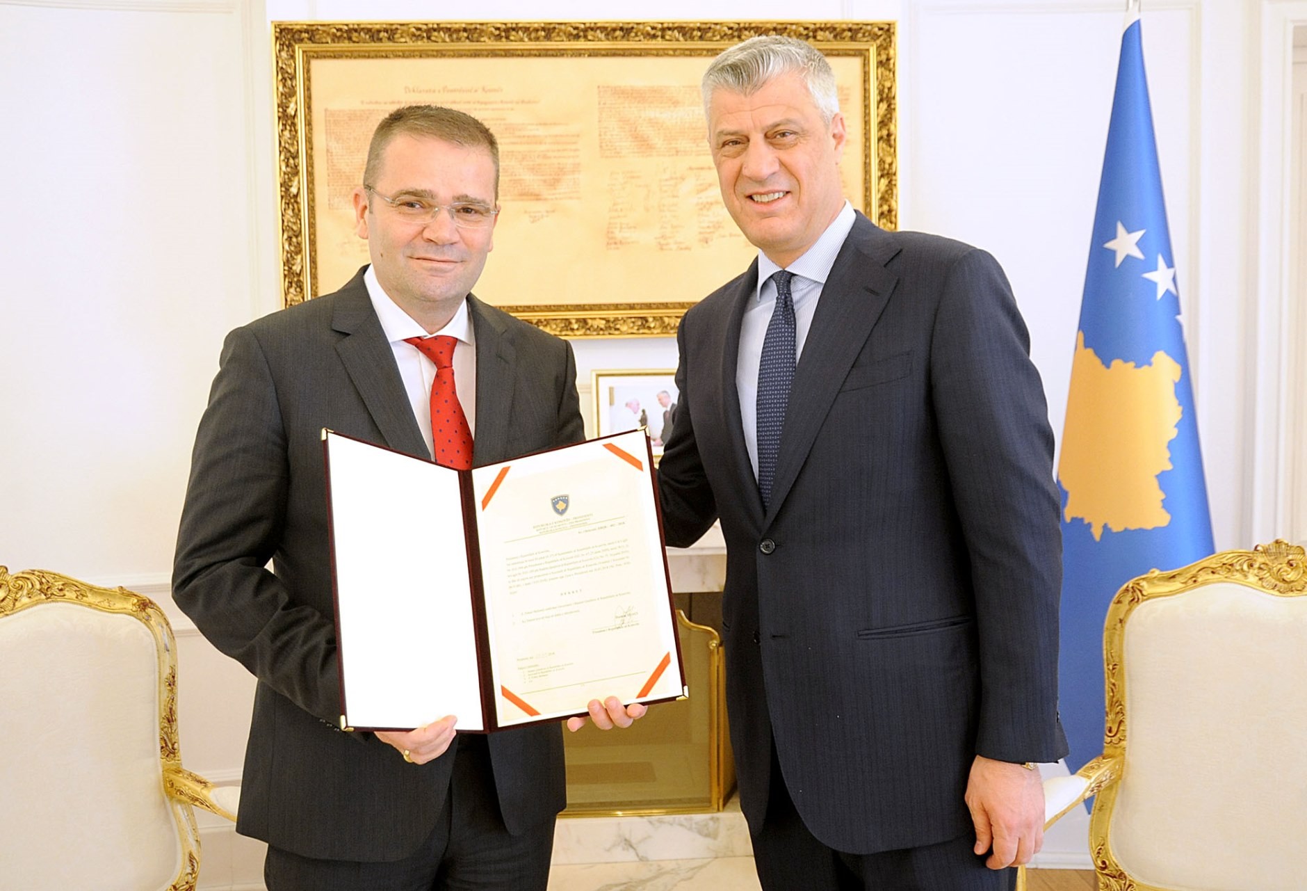 Presidenti Thaçi dekretoi guvernatorin e ri të Bankës Qendrore të Kosovës