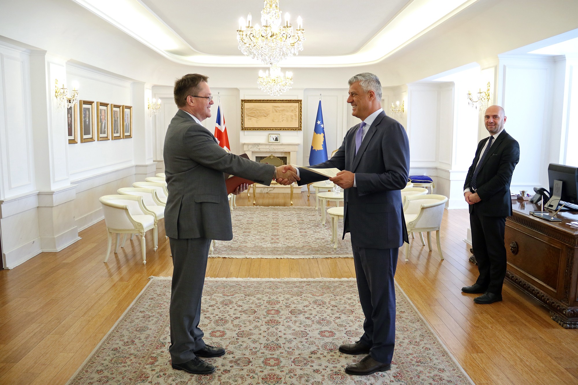 Presidenti Thaçi pranoi kredencialet nga ambasadori të Britanisë së Madhe 