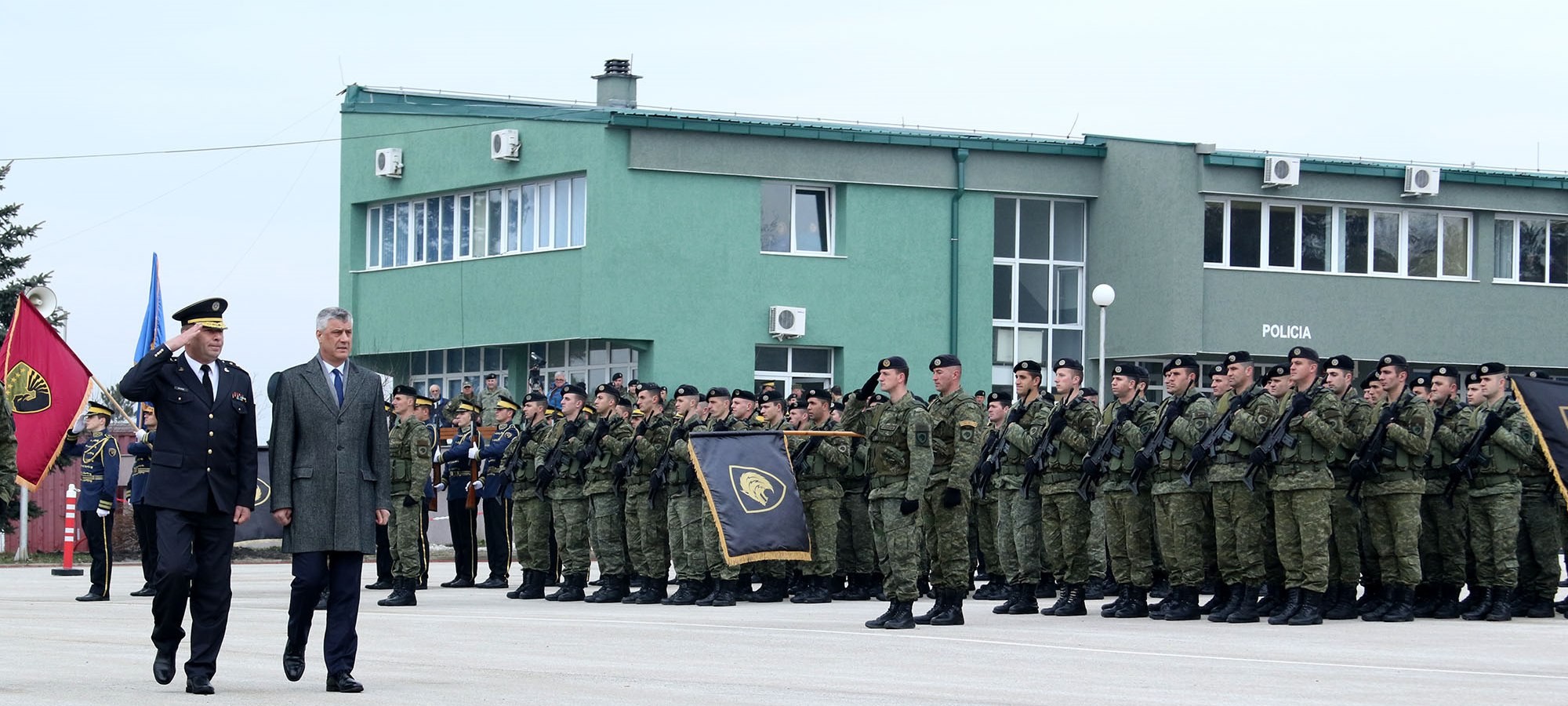 Presidenti Thaçi bënë gradimin e dy gjeneral brigade dhe pesë kolonelëve