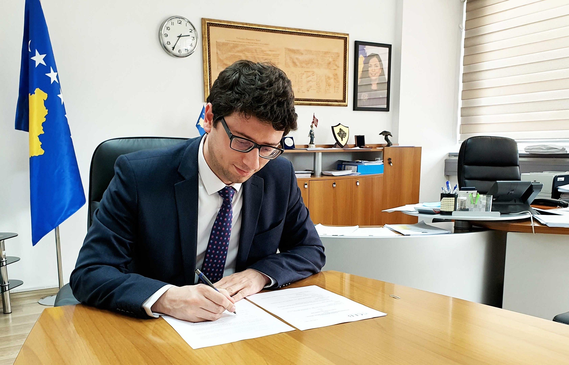 MF nënshkruan marrëveshje kornizë të kredisë me BZhKE  