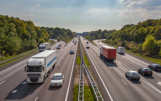 Holanda kufizon shpejtësinë në autostrada në 100 km në orë