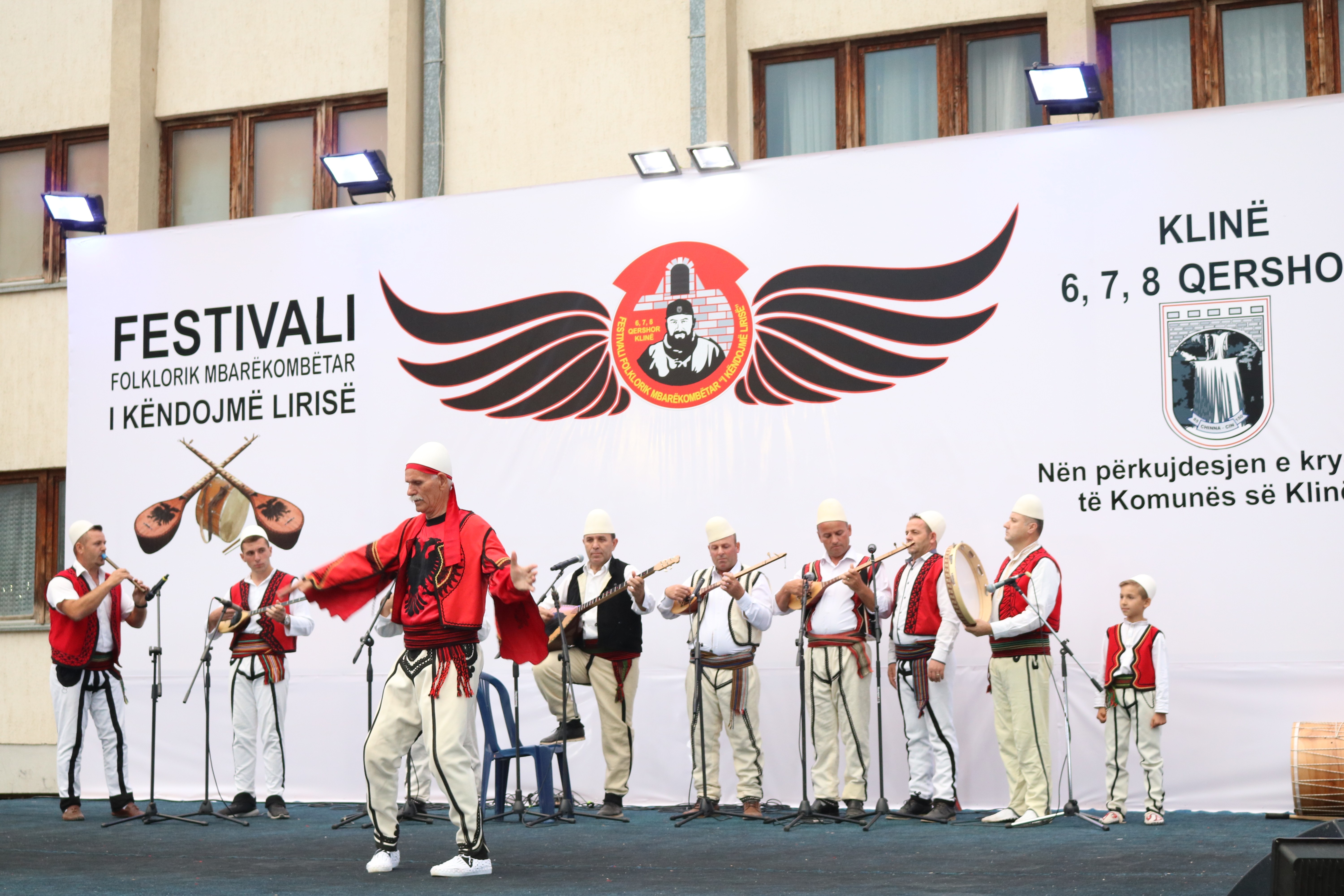 Mbahet nata e parë konkurruese e festivalit folklorik “I Këndojmë Lirisë” 