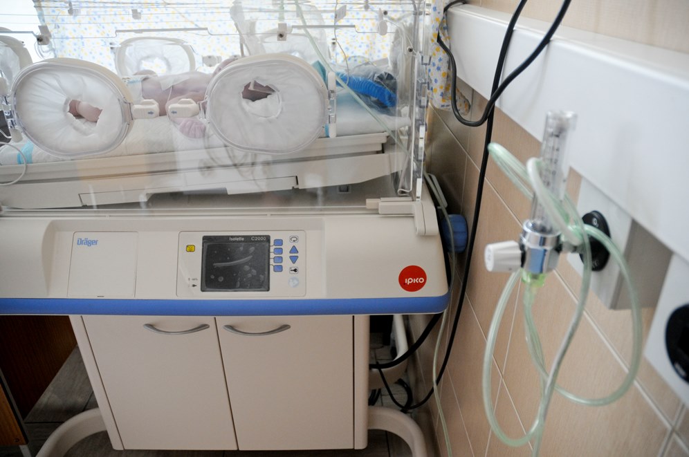 Pesë inkubatorët e rinj në funksion në Klinikën e Neonatologjisë 