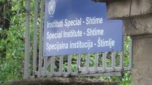 Punonjësit e Institutit Special në Shtime hynë në grevë