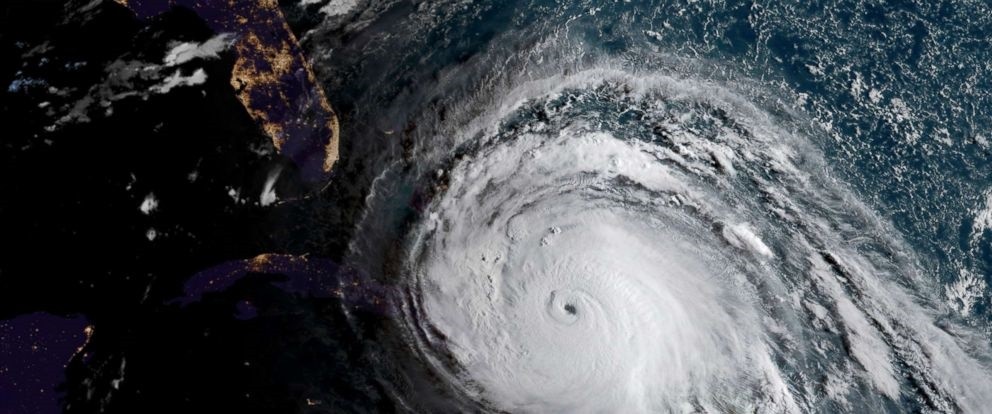 Stuhia forcohet derisa i afrohet Floridës