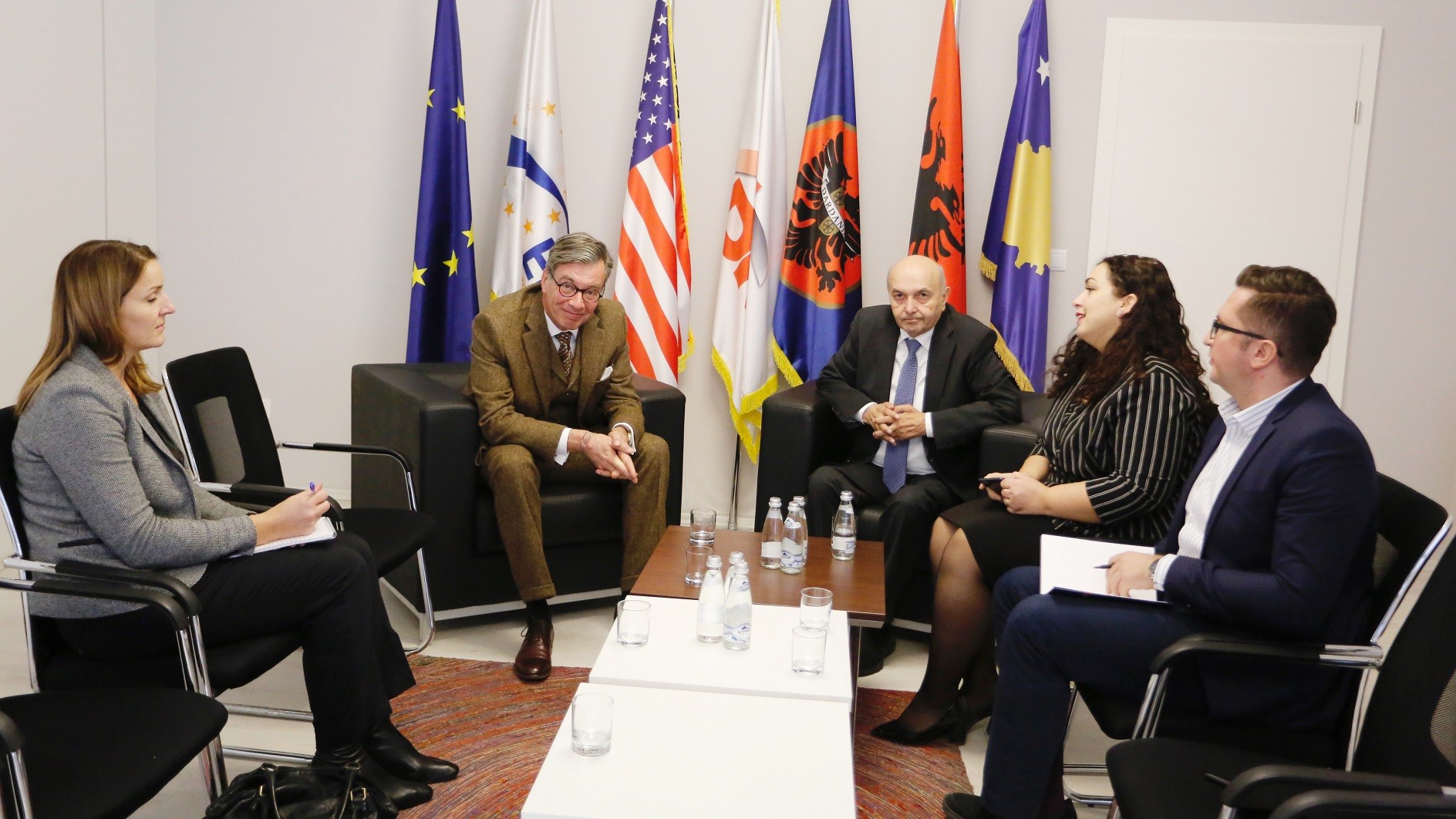 Mustafa e njoftoi ambasadorin Heldt për rrjedhën e bisedimeve me LVV-në