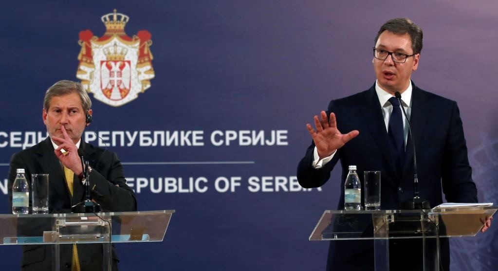 Hahn: Serbia duhet të merret vesh me Kosovën para anëtarësimit në BE 