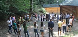 Fillon kampi me 40 të rinjë nga Kosova, Europa dhe SHBA