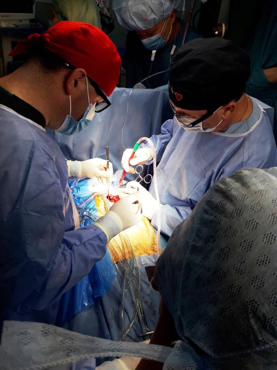 Kardiokirurgjia fillon zëvendësimin e valvules aortale me metoda minimale invazive