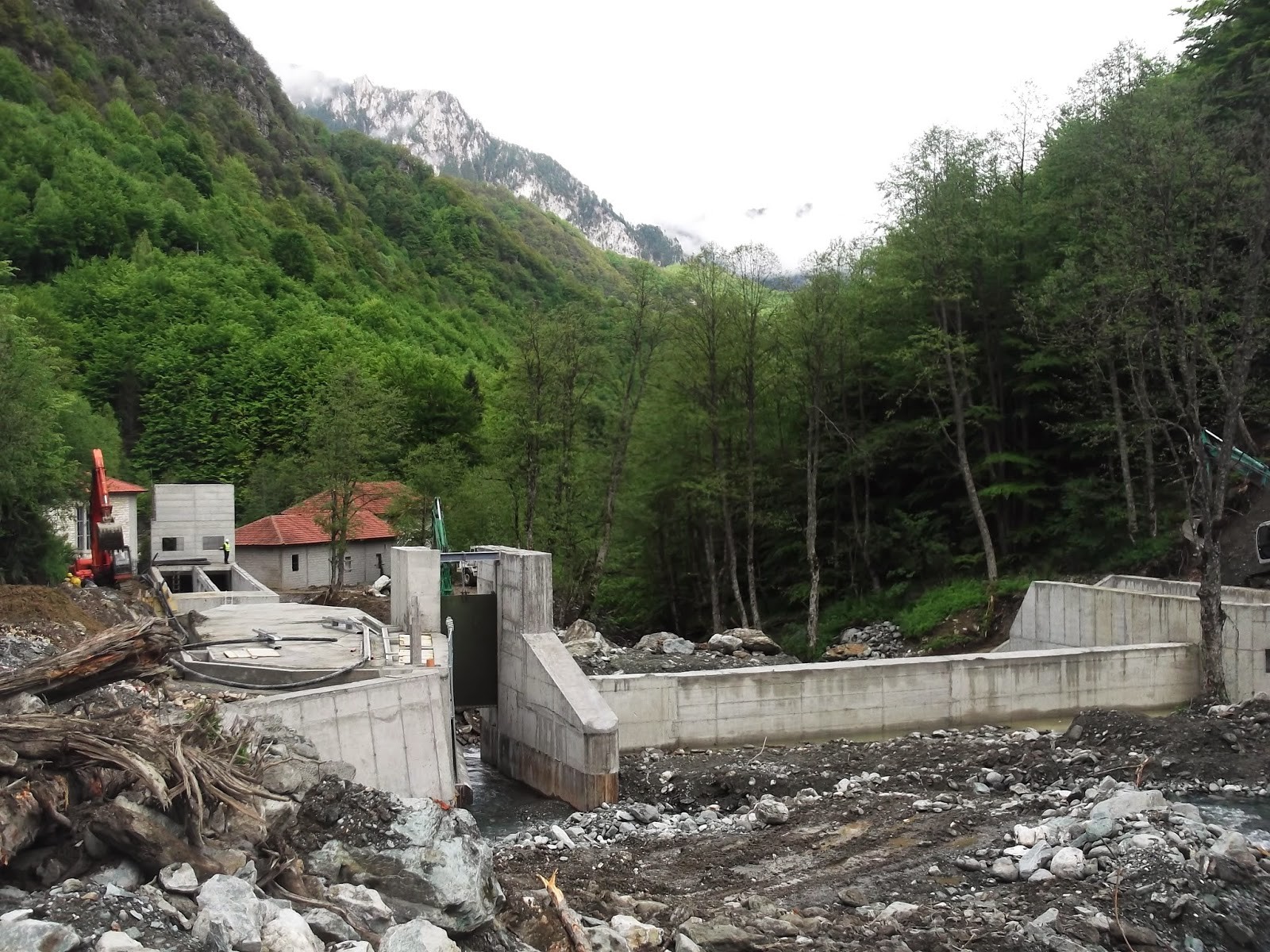 CSL shpalos shkeljet ligjore për hidrocentralet Deçani, Belaja dhe Lumbardhi