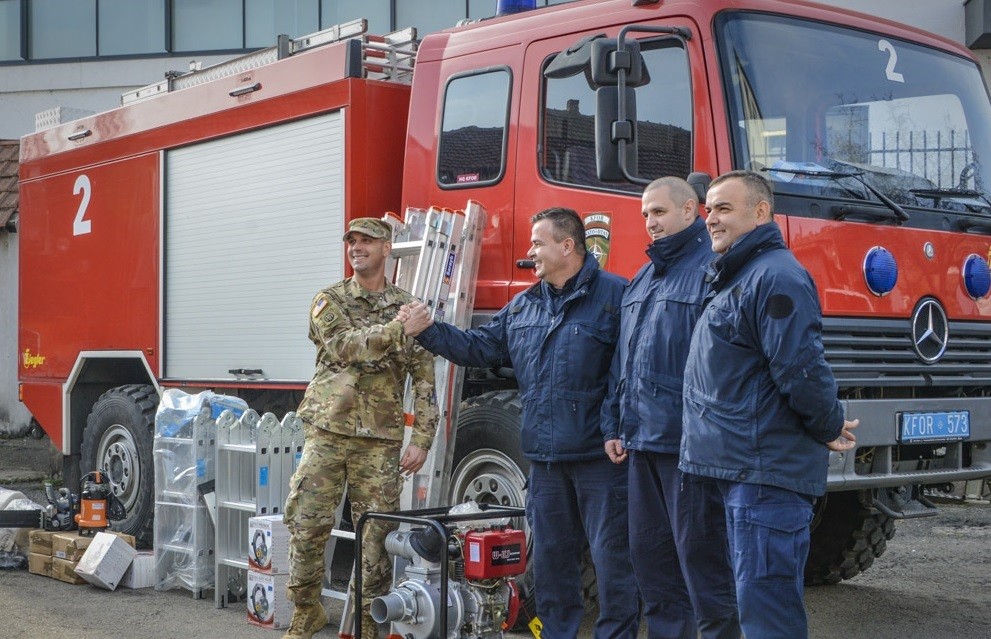 KFOR-i i dhuron pajisje Brigadës së Zjarrfikësve në Mitrovicën e Veriut