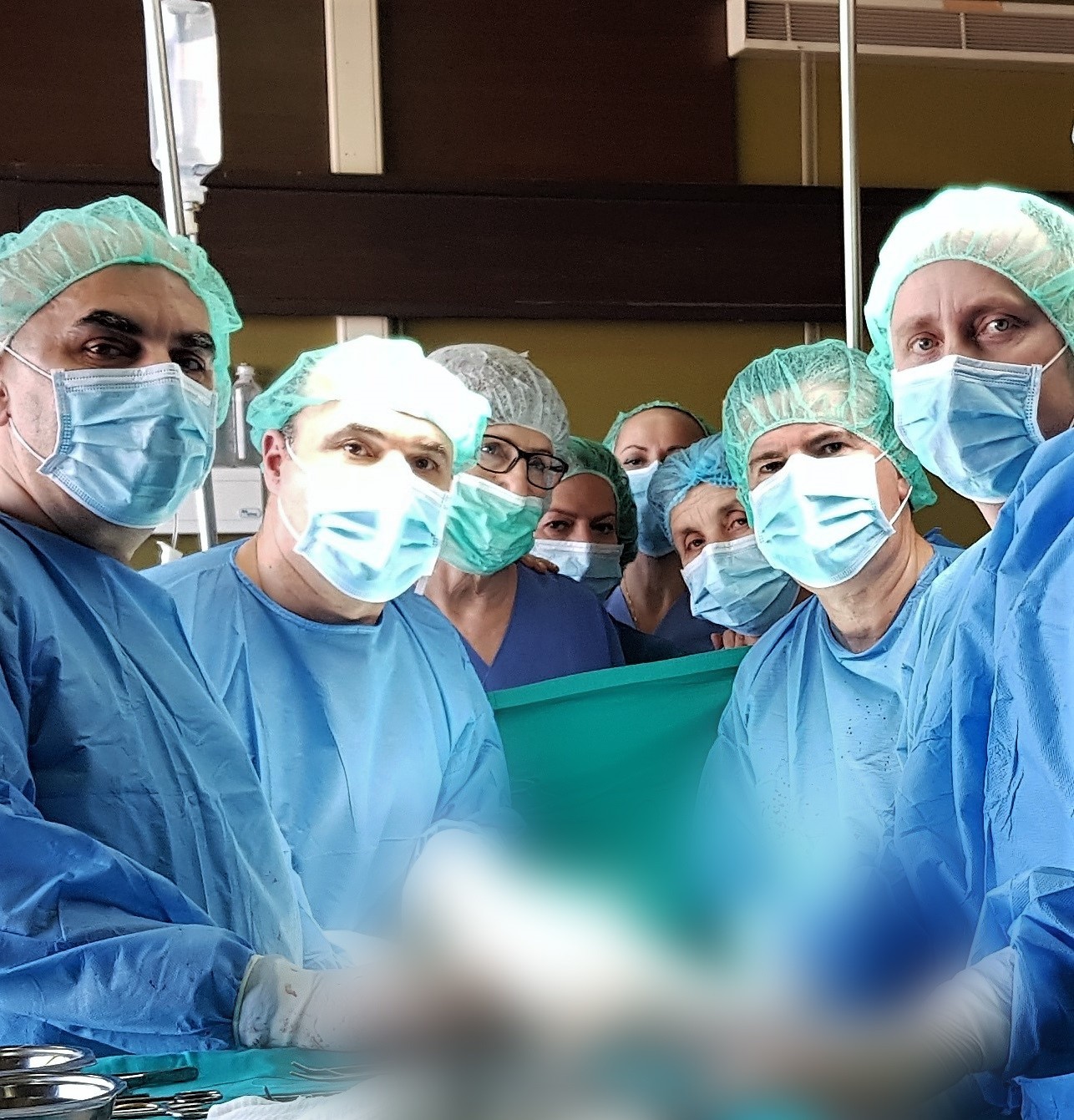 Kirurgët QKUK-së realizojnë operacion te rrallë në Kirurgjinë Vaskulare