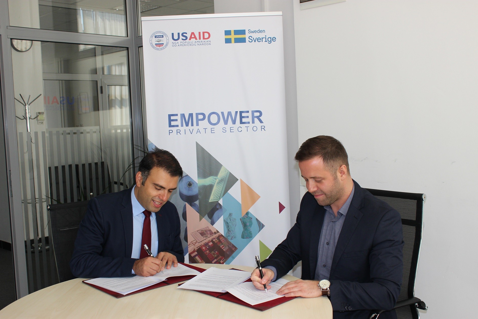 Klubi i Prodhuesve marrëveshje me USAID EMPOWER për punësimin e të rinjve  