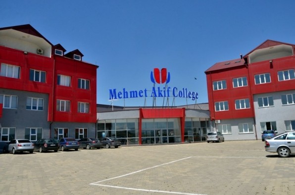 Kolegji ‘Mehmet Akif’ dënohet me 12.000 euro për shkelje të privatësisë