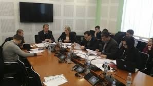 Komisioni për Arsim mblidhet për të diskutuar rreth vendimeve te KSHC-së