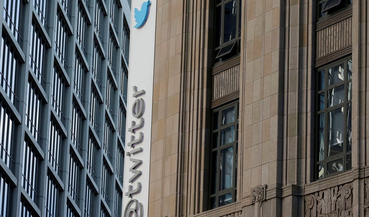Twitter do të bllokojë dy media të financuara nga Rusia 