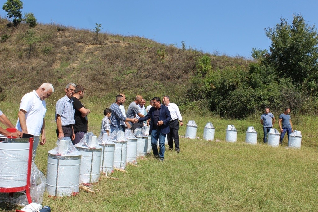 Komuna e Gjilanit subvencionon bletarët me 30 centrifuga elektrike