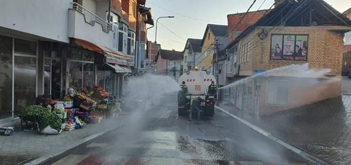 Rahoveci vazhdon dezinfektimi i rrugëve dhe hapësirave publike