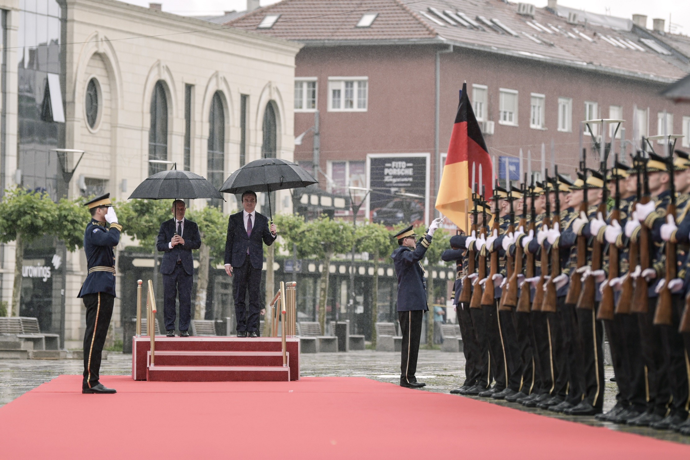 Kryeministri Kurti priti me nderime të larta Kancelarin e Gjermanisë, Olaf Scholz
